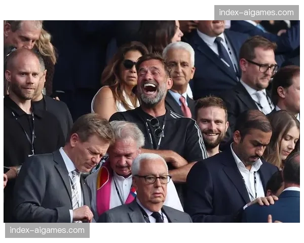 镜头聚焦：利物浦vs皇马加时赛，克洛普与安切洛蒂同时起身示意球员“压上”